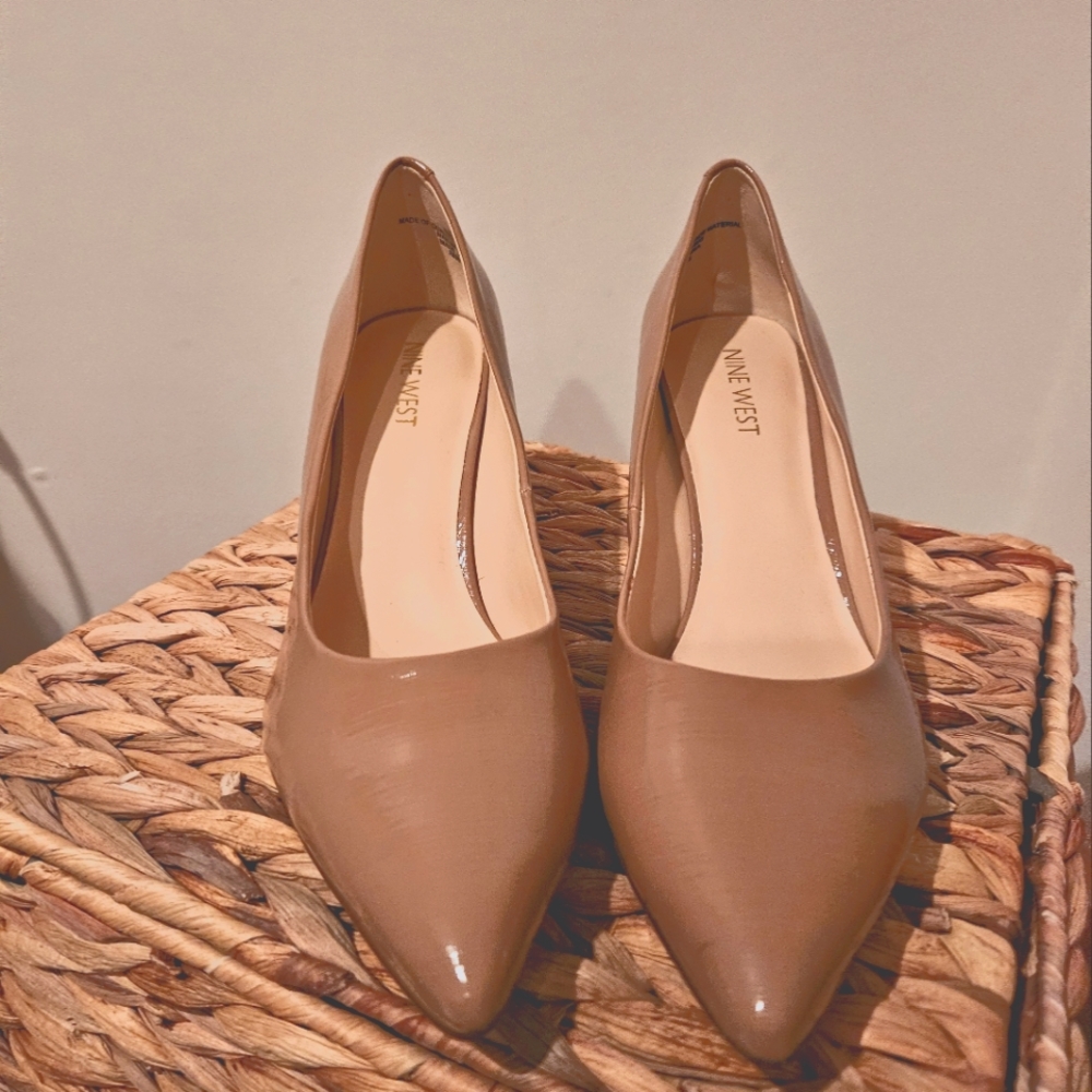 Perfect for Spring! Never Worn Nine West Jackpot Nude Patent Pointed Toe Pump